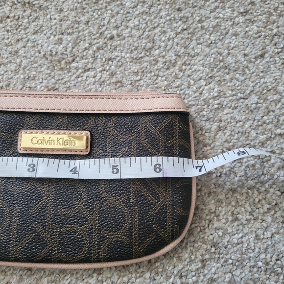 CALVIN Klein Wristlet/Clutch in Pink sand Brown - Like New - Picture 4 of 5